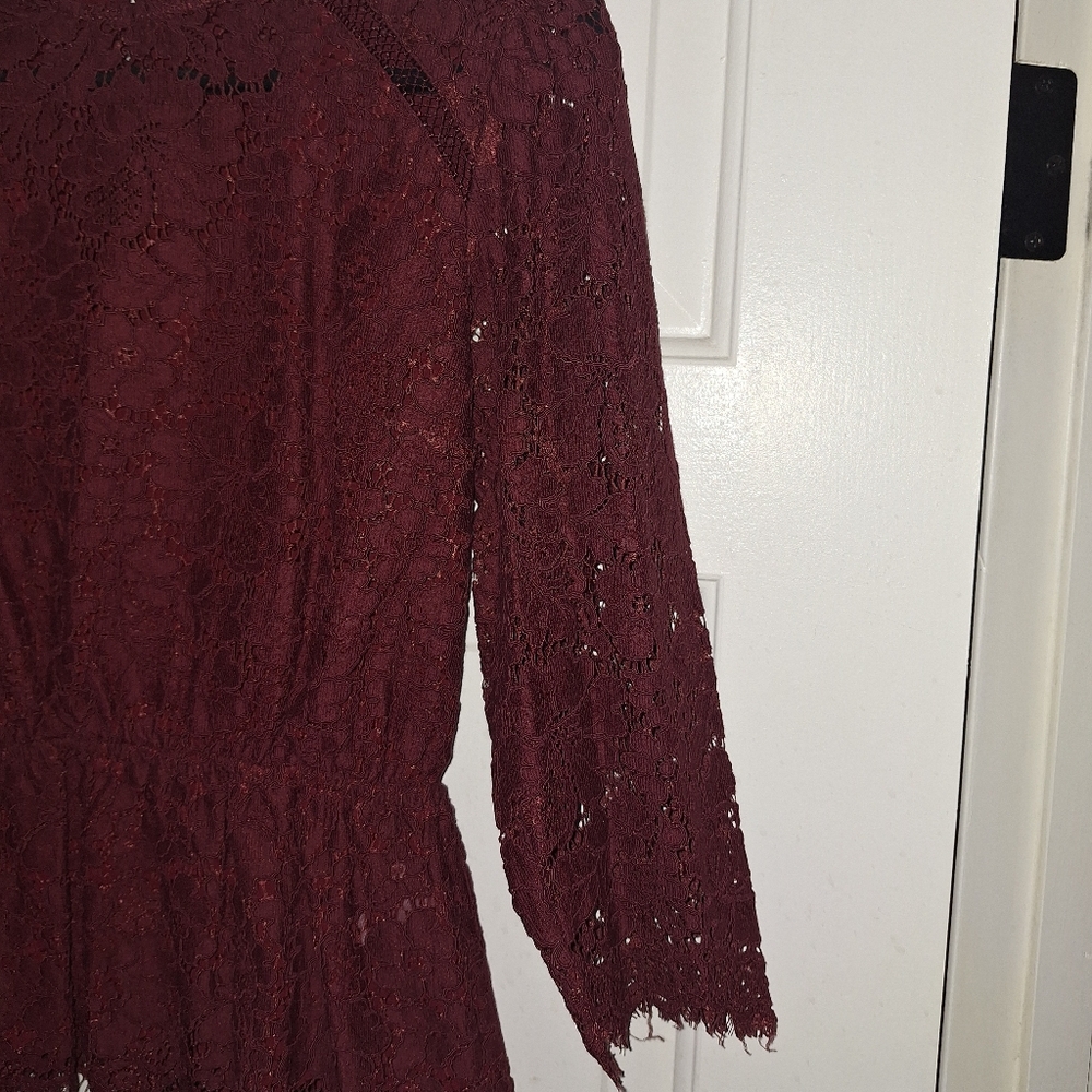 Express Peplum Lace Blouse - Picture 7 of 11